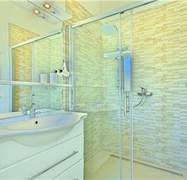 4 bedroom villa with pool near Sveti Lovrec, sleeps 8